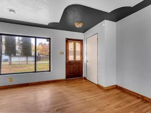 Living - 362 Revilo Dr, Redding, CA 96001 photo 1 of 5
