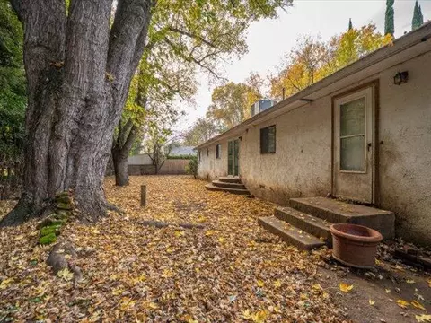 Exterior - 362 Revilo Dr, Redding, CA 96001 photo 3 of 17