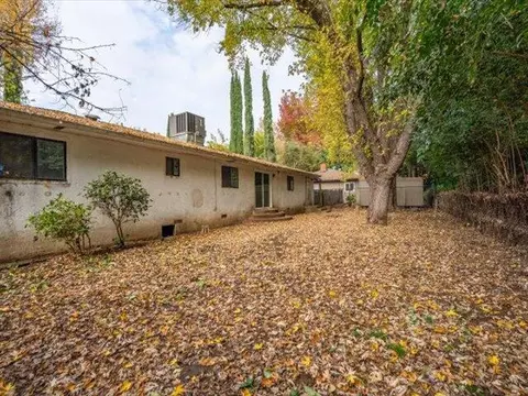Exterior - 362 Revilo Dr, Redding, CA 96001 photo 10 of 17