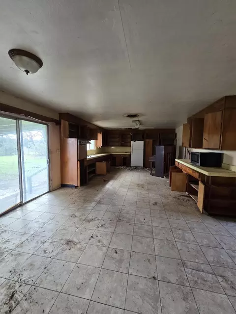 Kitchen - 9825 Oak Run Rd, Oak Run, CA 96069 photo 1 of 2