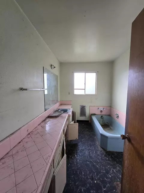 Bath - 9825 Oak Run Rd, Oak Run, CA 96069 photo 1 of 2