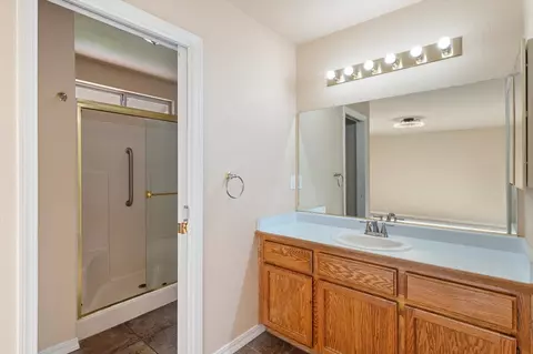 Bath - 6645 Waterford Dr, Redding, CA 96001 photo 1 of 3