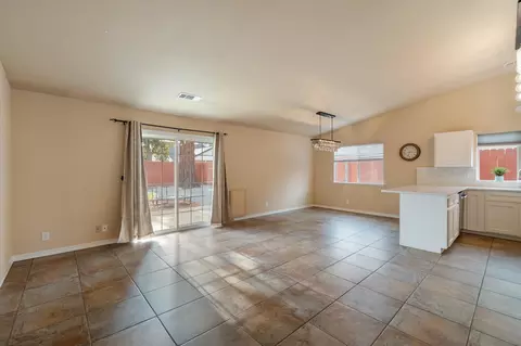 Living - 6645 Waterford Dr, Redding, CA 96001 photo 8 of 11