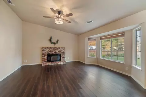 Living - 6645 Waterford Dr, Redding, CA 96001 photo 2 of 11