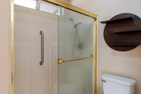 Bath - 6645 Waterford Dr, Redding, CA 96001 photo 2 of 3