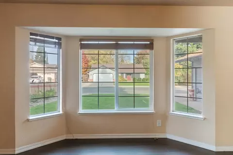 Living - 6645 Waterford Dr, Redding, CA 96001 photo 5 of 11