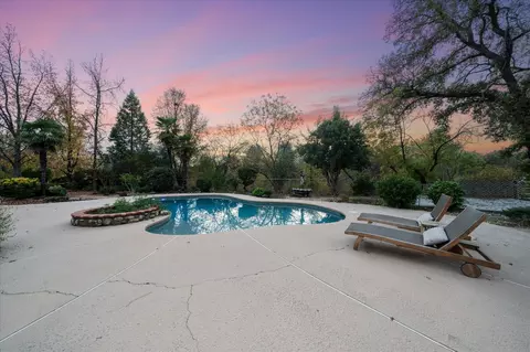 Exterior - 20766 Cattle Dr, Redding, CA 96003 photo 23 of 37