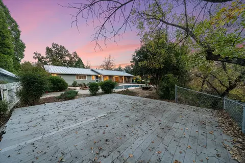Exterior - 20766 Cattle Dr, Redding, CA 96003 photo 27 of 37
