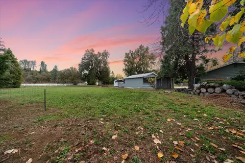 Exterior - 20766 Cattle Dr, Redding, CA 96003 photo 32 of 37