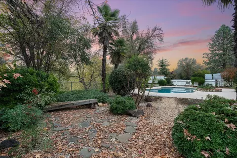 Exterior - 20766 Cattle Dr, Redding, CA 96003 photo 22 of 37