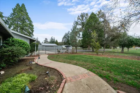 Exterior - 20766 Cattle Dr, Redding, CA 96003 photo 7 of 37