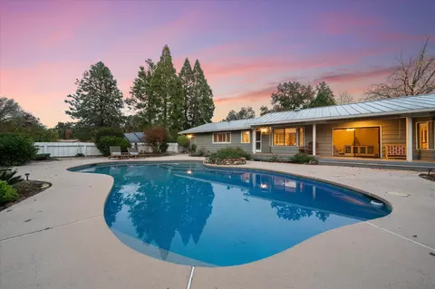 Exterior - 20766 Cattle Dr, Redding, CA 96003 photo 25 of 37