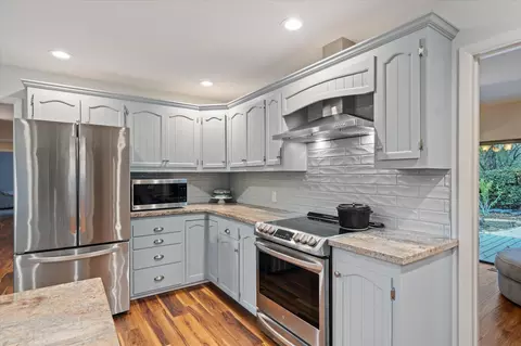 Kitchen - 20766 Cattle Dr, Redding, CA 96003 photo 3 of 5
