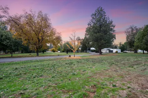 Exterior - 20766 Cattle Dr, Redding, CA 96003 photo 2 of 37