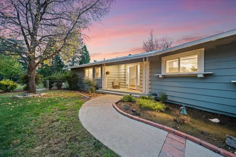 Exterior - 20766 Cattle Dr, Redding, CA 96003 photo 6 of 37