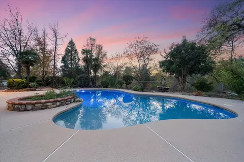 Exterior - 20766 Cattle Dr, Redding, CA 96003 photo 26 of 37