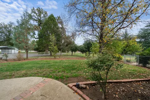 Exterior - 20766 Cattle Dr, Redding, CA 96003 photo 8 of 37