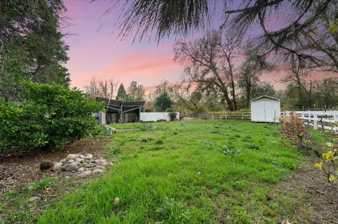 Exterior - 20766 Cattle Dr, Redding, CA 96003 photo 34 of 37