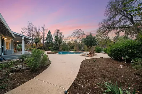 Exterior - 20766 Cattle Dr, Redding, CA 96003 photo 17 of 37