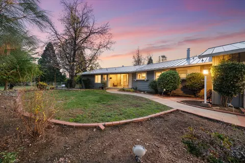 Exterior - 20766 Cattle Dr, Redding, CA 96003 photo 30 of 37