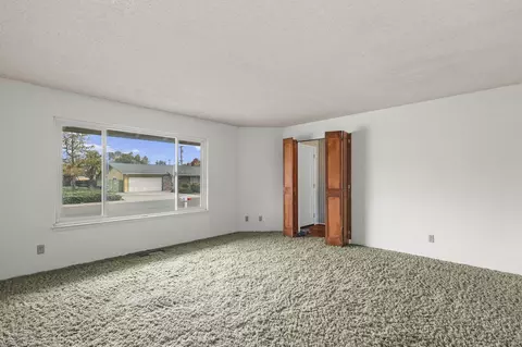 820 Middle St, Redding, CA 96003 photo 3