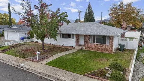 820 Middle St, Redding, CA 96003