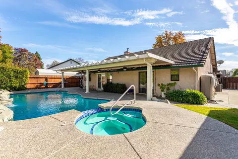 Exterior - 2238 Sophy Pl, Redding, CA 96003 photo 7 of 8