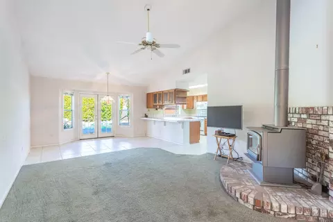 Living - 2238 Sophy Pl, Redding, CA 96003 photo 2 of 4
