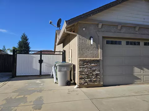 Exterior - 3491 Lemurian Rd, Redding, CA 96002 photo 5 of 5