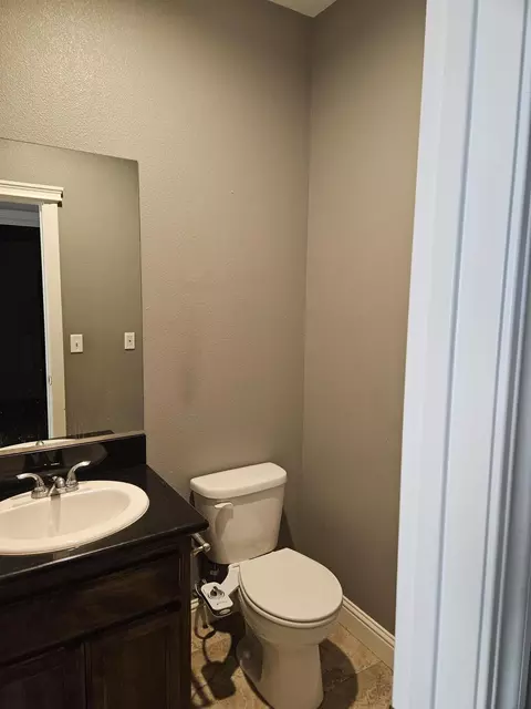 Bath - 3491 Lemurian Rd, Redding, CA 96002 photo 2 of 5