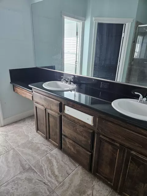 Bath - 3491 Lemurian Rd, Redding, CA 96002 photo 3 of 5