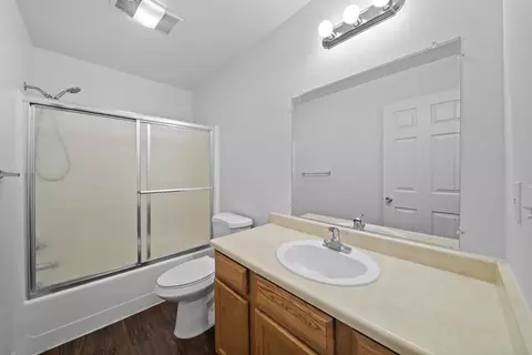 Bath - 3035 West St, Redding, CA 96001 photo 2 of 2