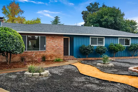 595 Rafael St, Redding, CA 96002 photo 2