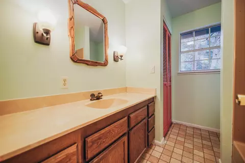 Bath - 51 Pleasant Dr, Lewiston, CA 96052 photo 3 of 4