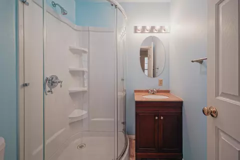 Bath - 51 Pleasant Dr, Lewiston, CA 96052 photo 2 of 4