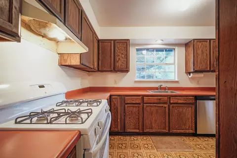 Kitchen - 51 Pleasant Dr, Lewiston, CA 96052 photo 2 of 4