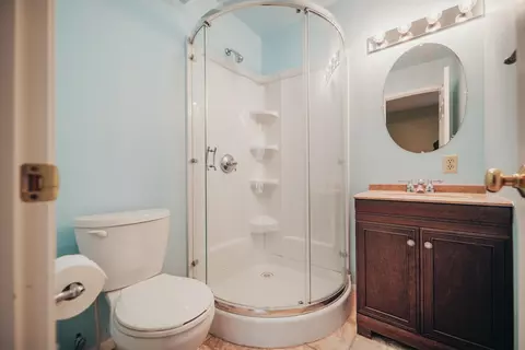 Bath - 51 Pleasant Dr, Lewiston, CA 96052 photo 1 of 4