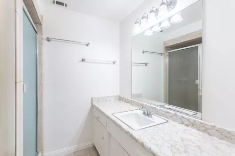 Bath - 3690 Victoire Way, Redding, CA 96002 photo 1 of 2