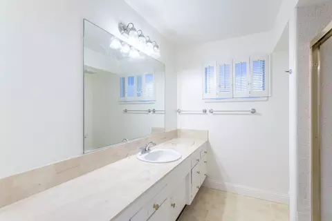 Bath - 3690 Victoire Way, Redding, CA 96002 photo 2 of 2