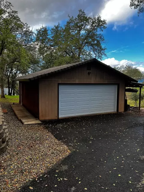 Exterior - 13606 Jeep Trl, Redding, CA 96003 photo 3 of 18