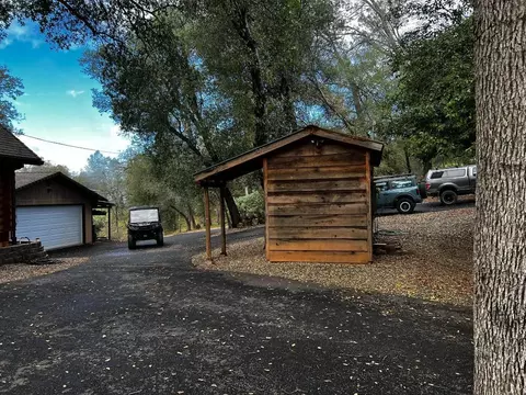 Exterior - 13606 Jeep Trl, Redding, CA 96003 photo 4 of 18