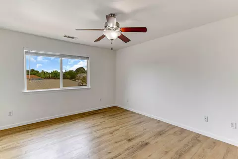Bedroom - 1000 Monterra Ln, Redding, CA 96002 photo 5 of 6