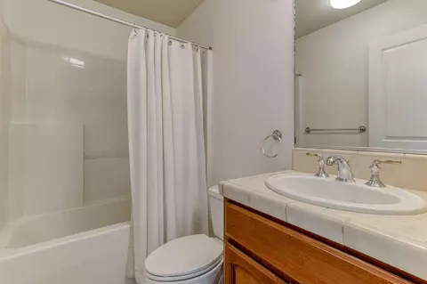Bath - 1000 Monterra Ln, Redding, CA 96002 photo 1 of 2