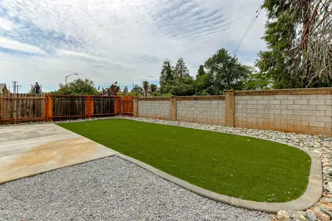 Exterior - 1000 Monterra Ln, Redding, CA 96002 photo 4 of 6
