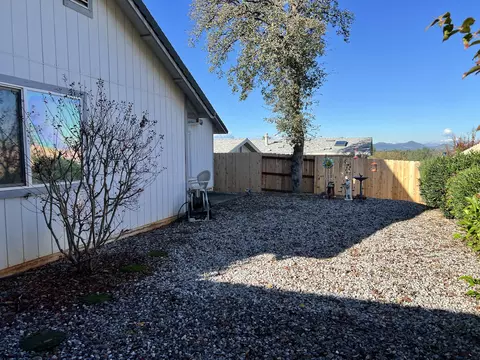 624 Volcano View Trl, Redding, CA 96003 photo 5