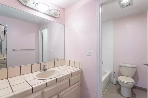 Bath - 466 Ridgecrest Trl #136, Redding, CA 96003 photo 1 of 2