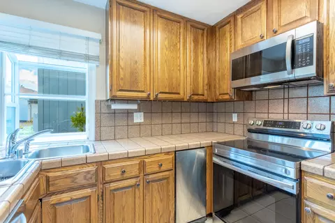 Kitchen - 466 Ridgecrest Trl #136, Redding, CA 96003 photo 1 of 2