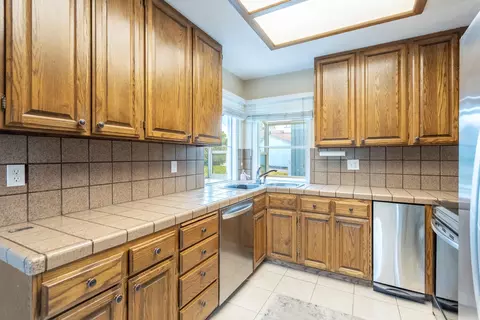Kitchen - 466 Ridgecrest Trl #136, Redding, CA 96003 photo 2 of 2