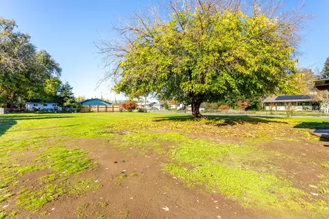 Exterior - 6874 Weeks Rd, Redding, CA 96002 photo 5 of 9
