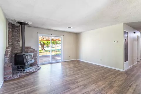 Living - 6874 Weeks Rd, Redding, CA 96002 photo 2 of 2